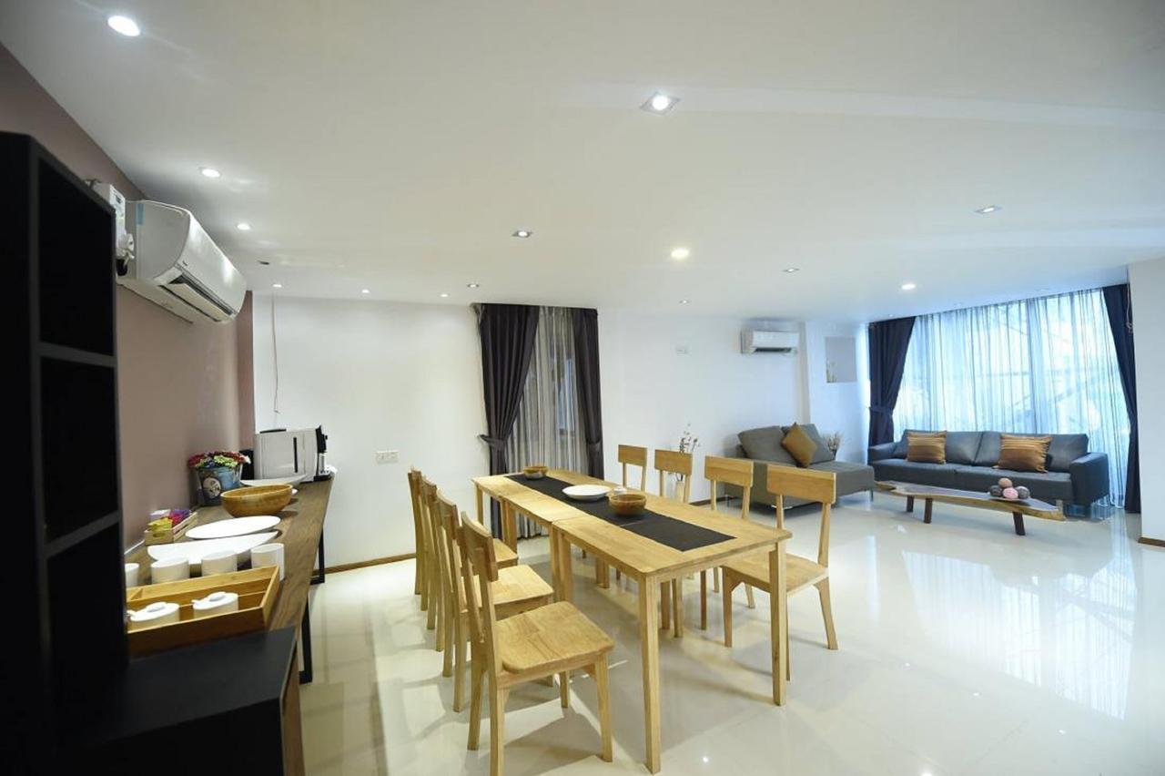The Varsity House Inn & Serviced Apartments Rangoon Buitenkant foto