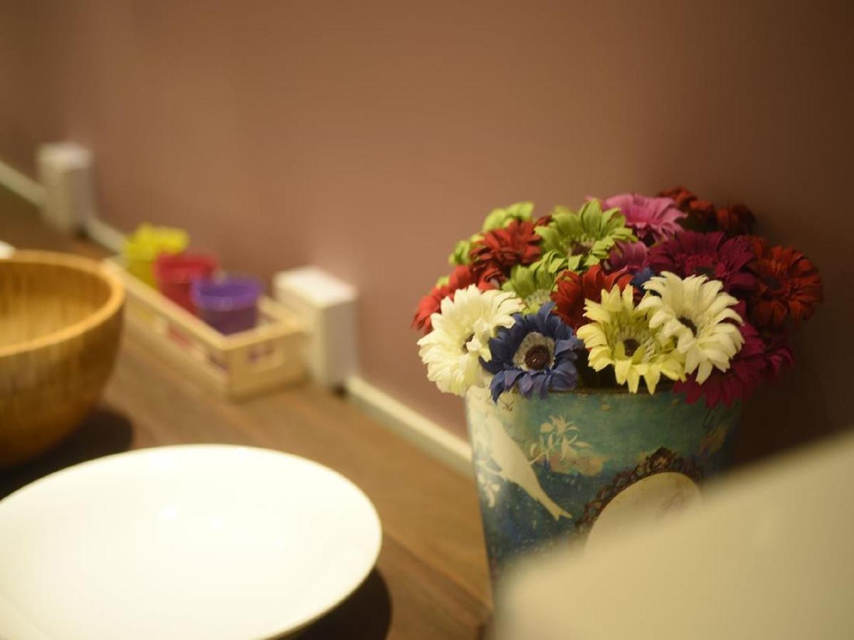 The Varsity House Inn & Serviced Apartments Rangoon Buitenkant foto