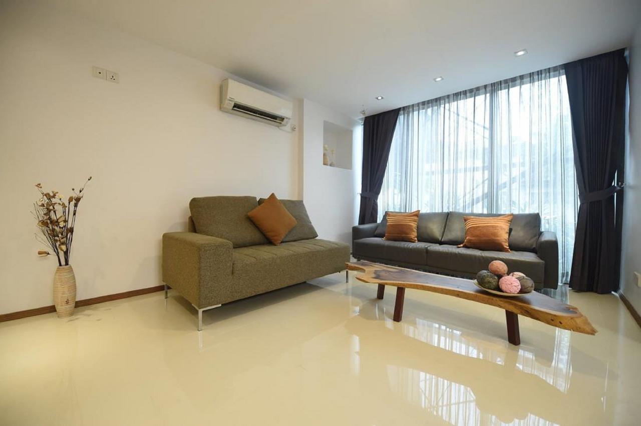 The Varsity House Inn & Serviced Apartments Rangoon Buitenkant foto