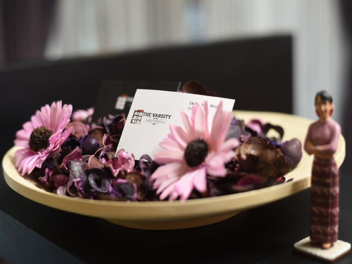 The Varsity House Inn & Serviced Apartments Rangoon Buitenkant foto