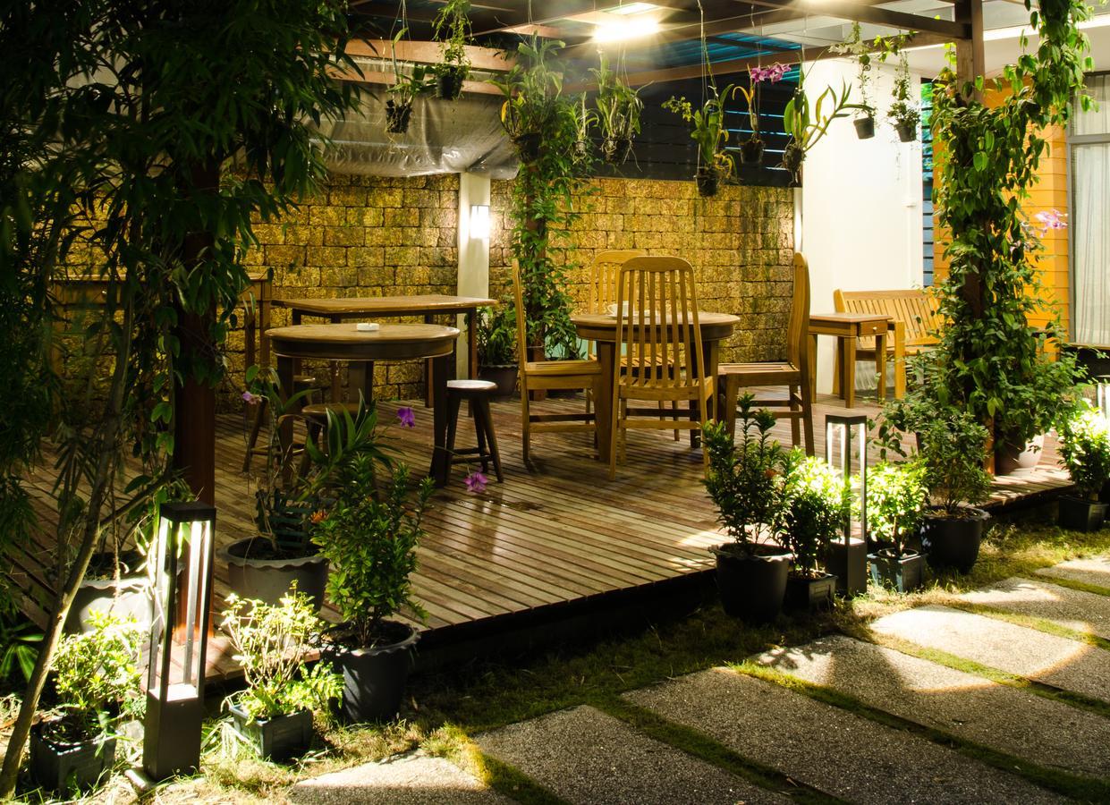 The Varsity House Inn & Serviced Apartments Rangoon Buitenkant foto