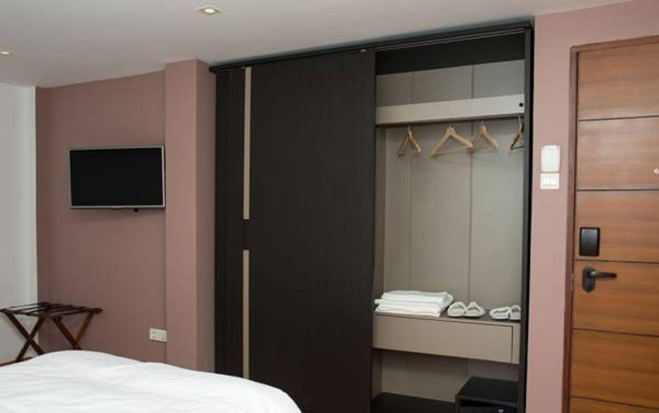 The Varsity House Inn & Serviced Apartments Rangoon Buitenkant foto