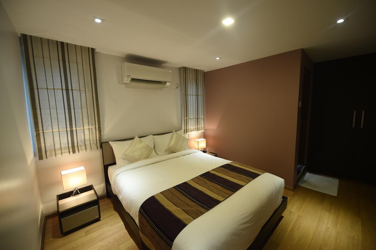 The Varsity House Inn & Serviced Apartments Rangoon Buitenkant foto