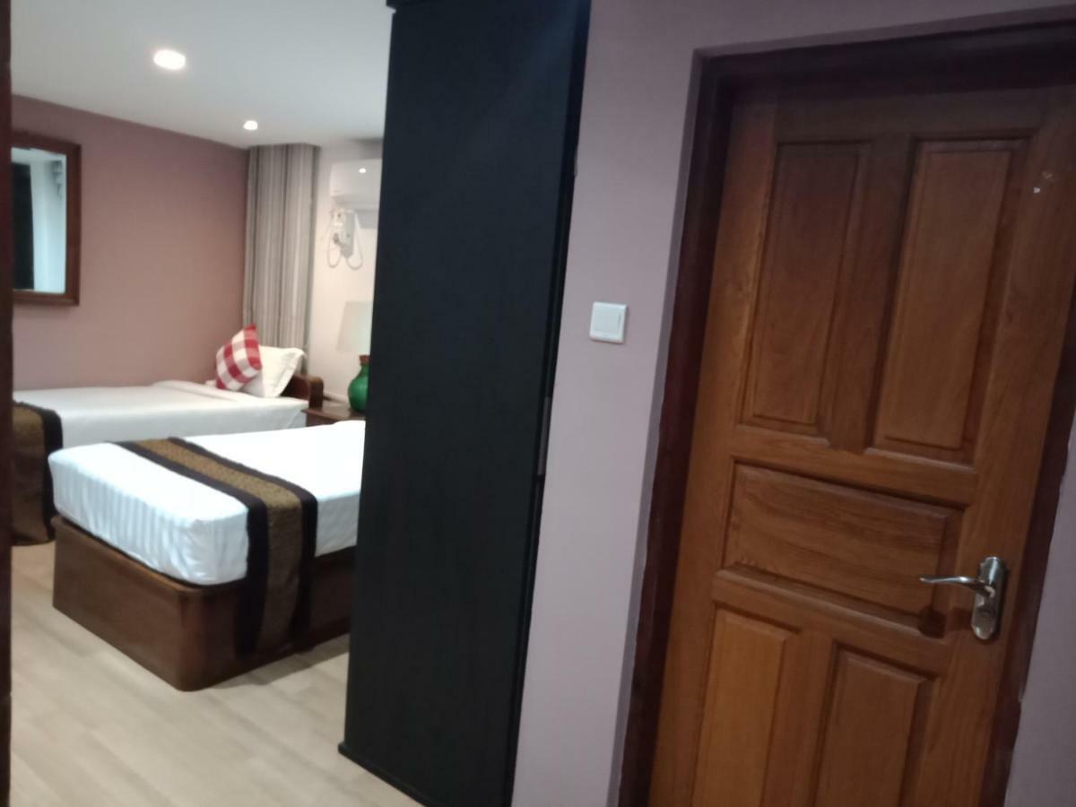 The Varsity House Inn & Serviced Apartments Rangoon Buitenkant foto